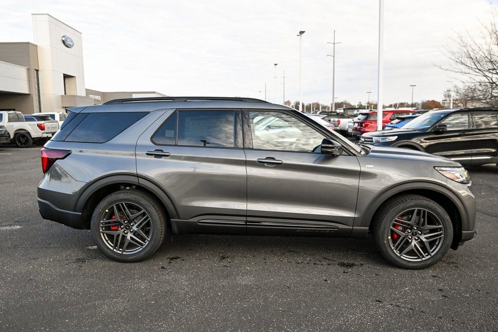 New 2026 Ford Explorer ST-Line w/ ST-Line Street Pack image 3