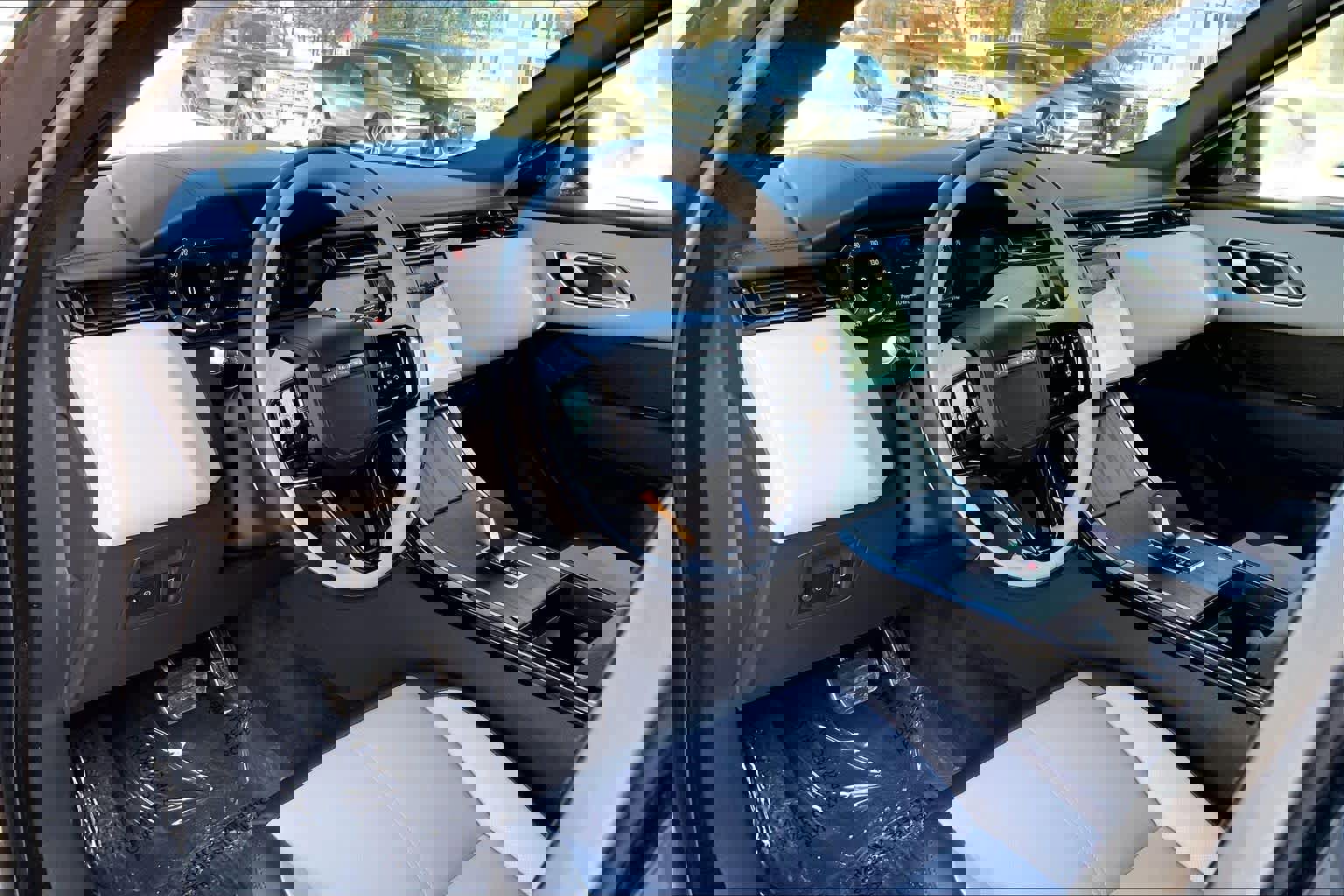 Certified 2026 Land Rover Range Rover Velar Dynamic SE image 17