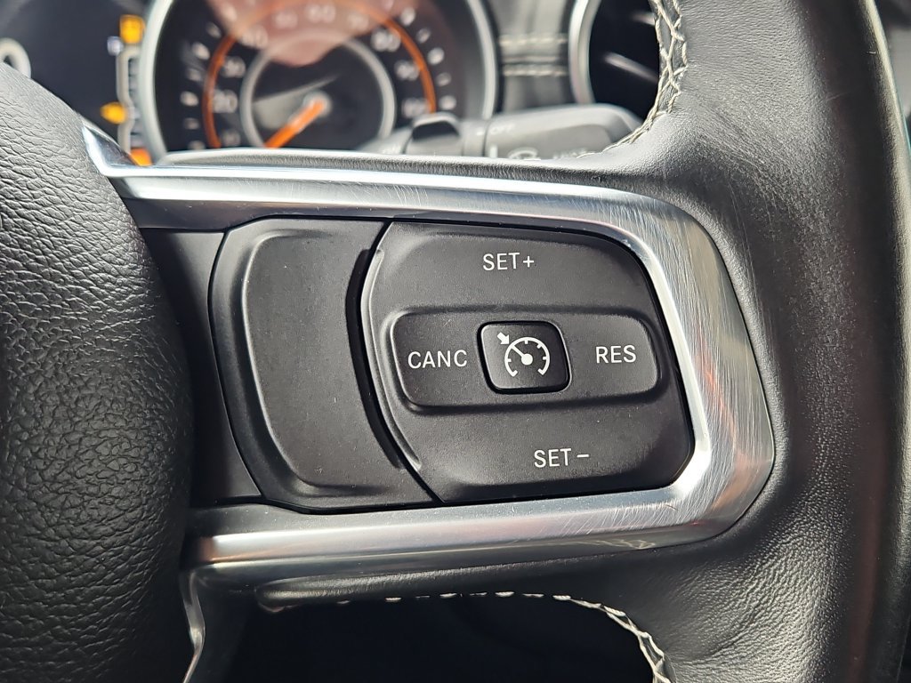 Used 2018 Jeep Wrangler Unlimited Sahara w/ Dual Top Group AWD/4WD image 25