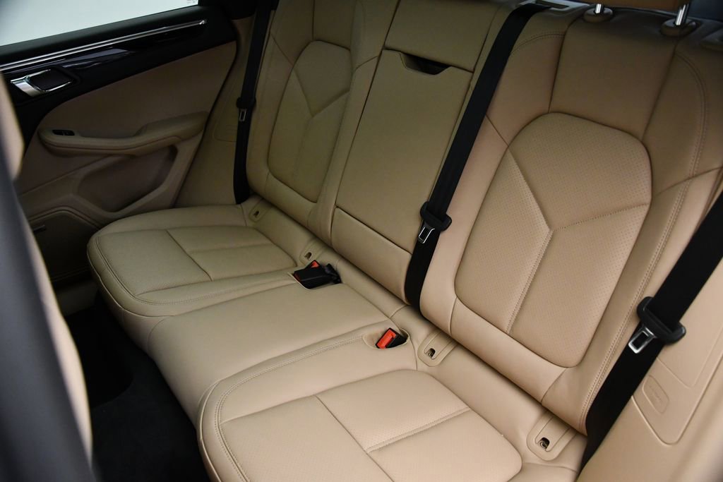 Used 2025 Porsche Macan image 42