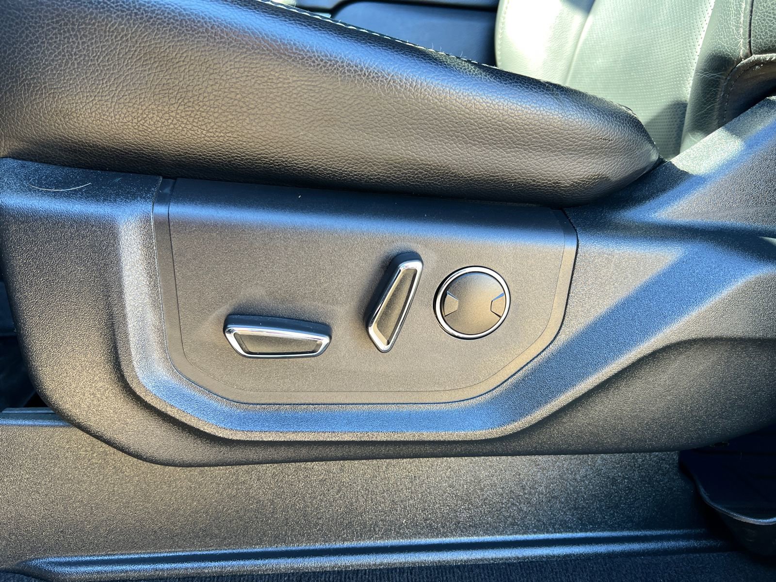 Used 2019 Ford F350 Lariat w/ Lariat Ultimate Package image 10