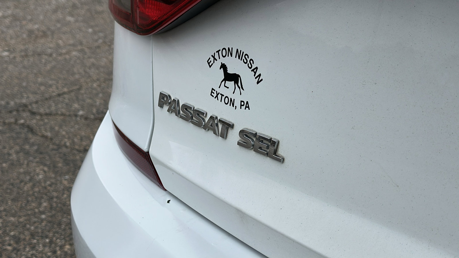 Used 2018 Volkswagen Passat 2.0T SEL Premium image 9