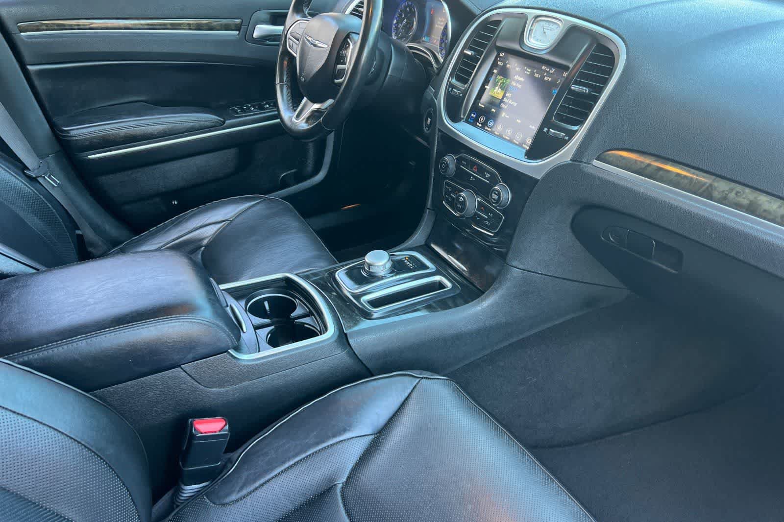 Used 2019 Chrysler 300 Limited RWD image 18