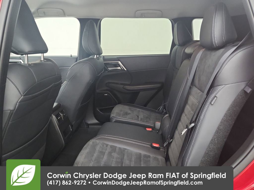 Used 2025 Mitsubishi Outlander SE image 29