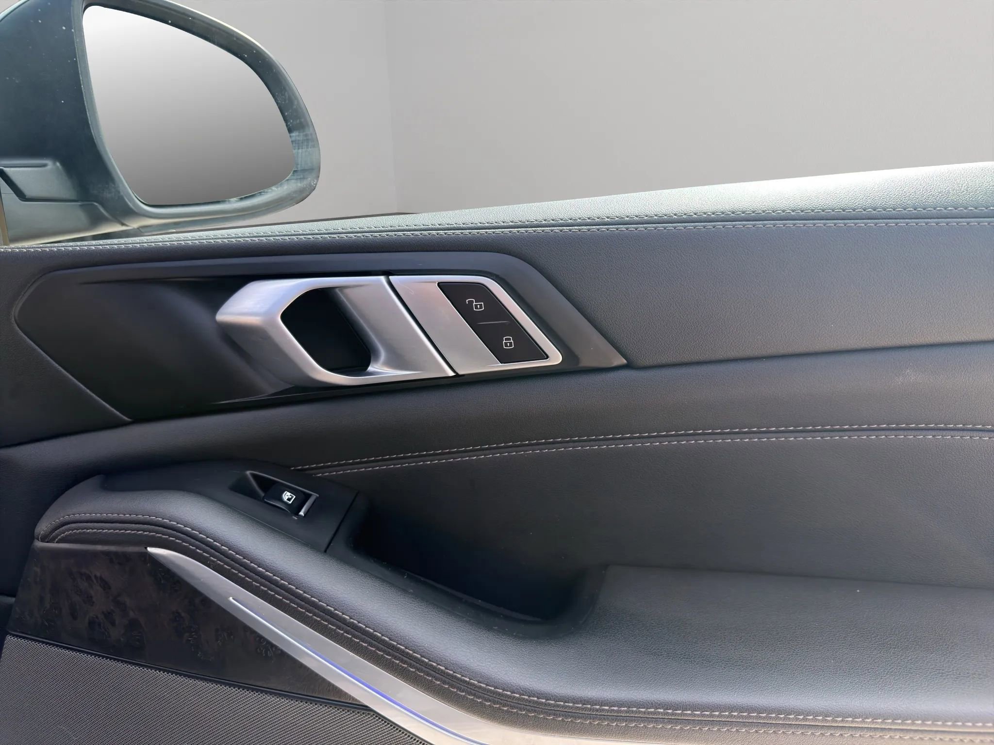 Used 2024 BMW X5 sDrive40i w/ Premium Package RWD image 19