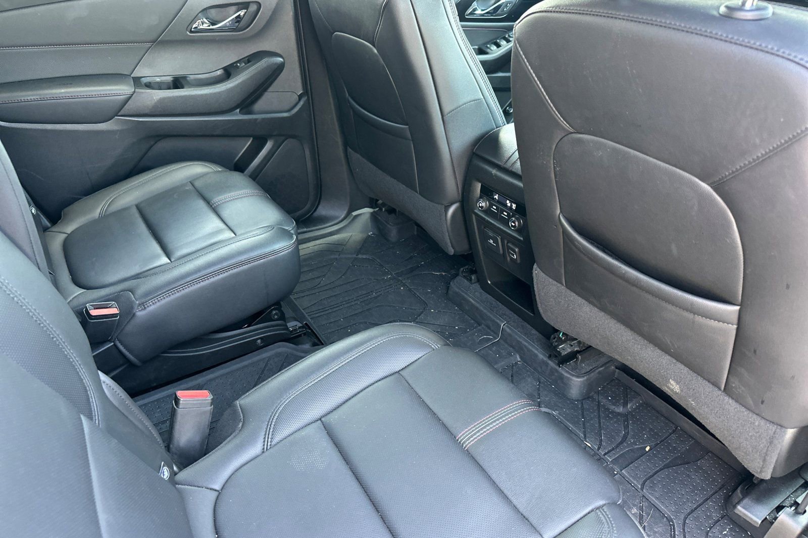 Used 2023 Chevrolet Traverse RS w/ LPO, Floor Liner Package AWD/4WD image 18