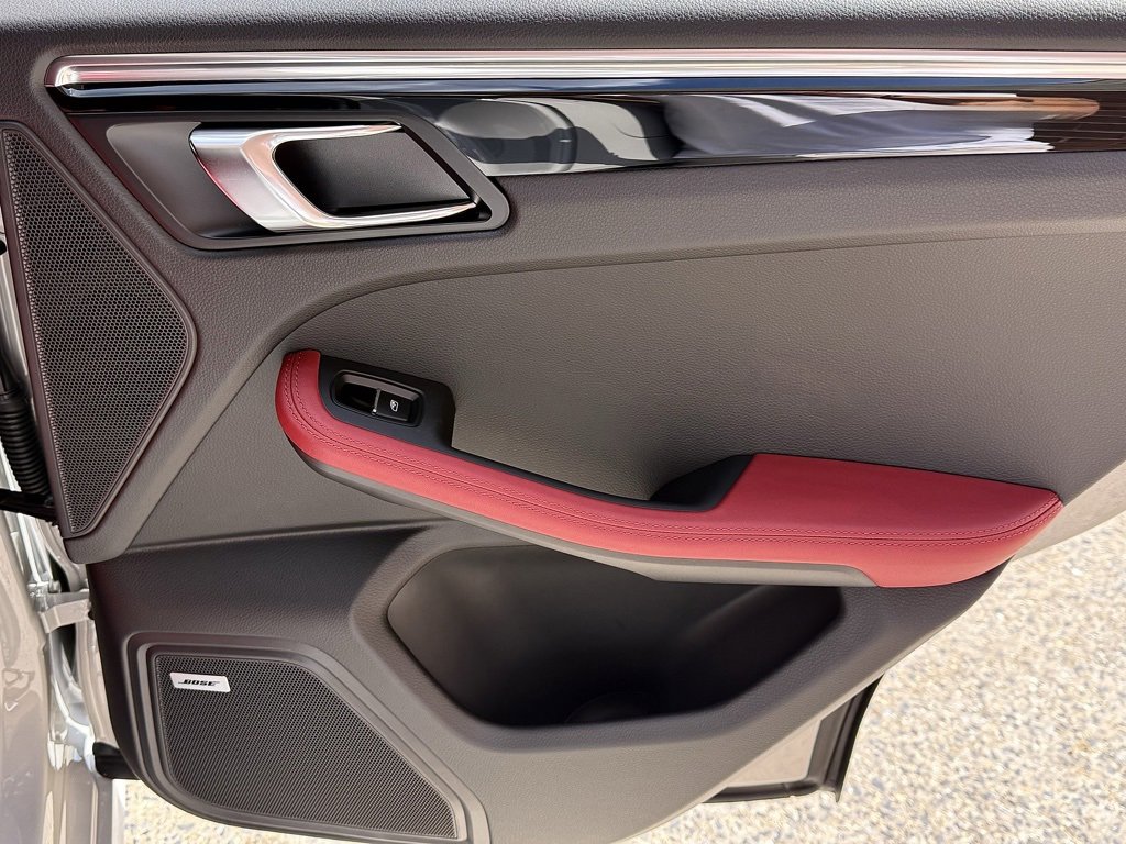New 2026 Porsche Macan image 24
