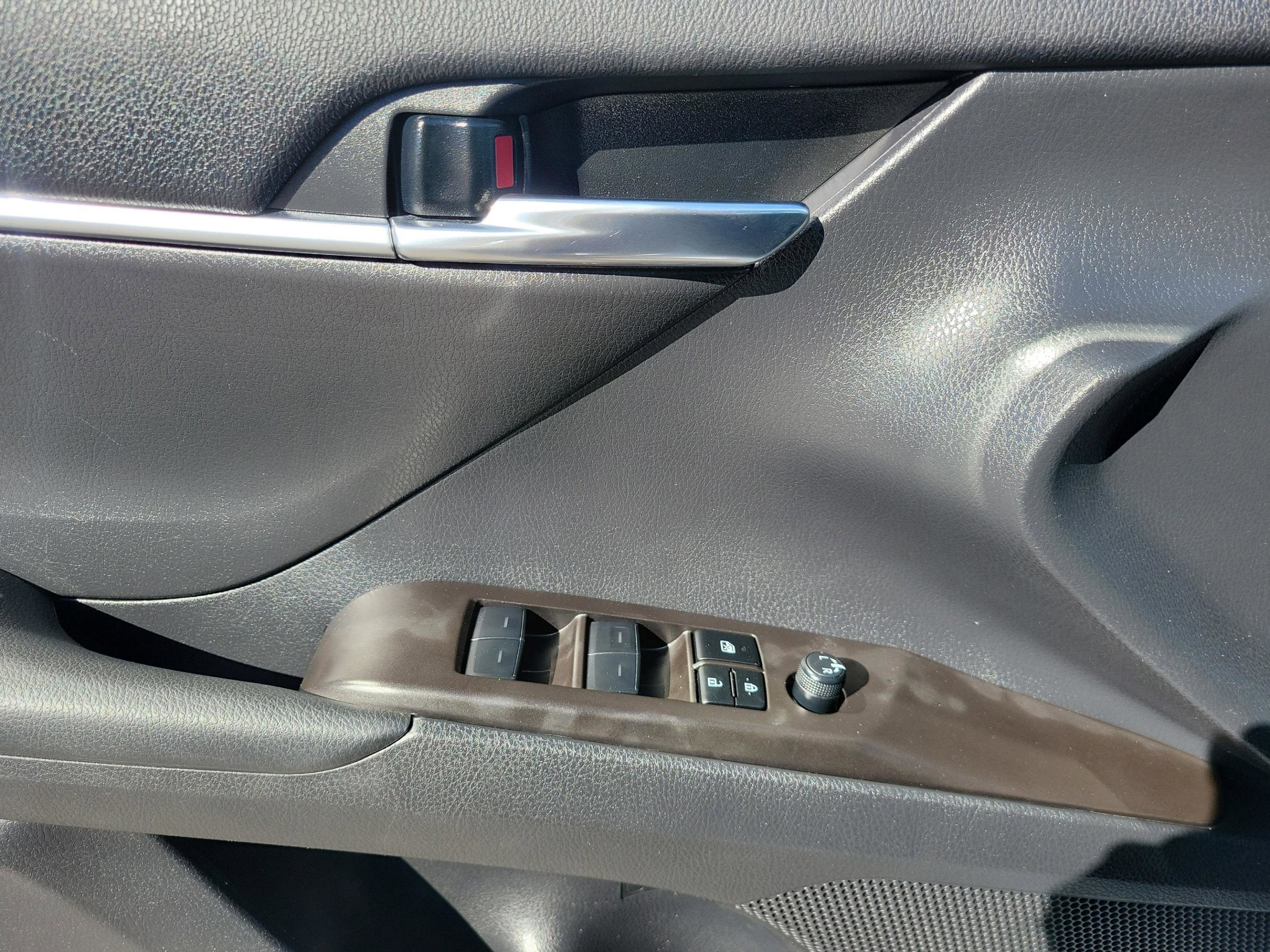 Used 2024 Toyota Camry SE image 16