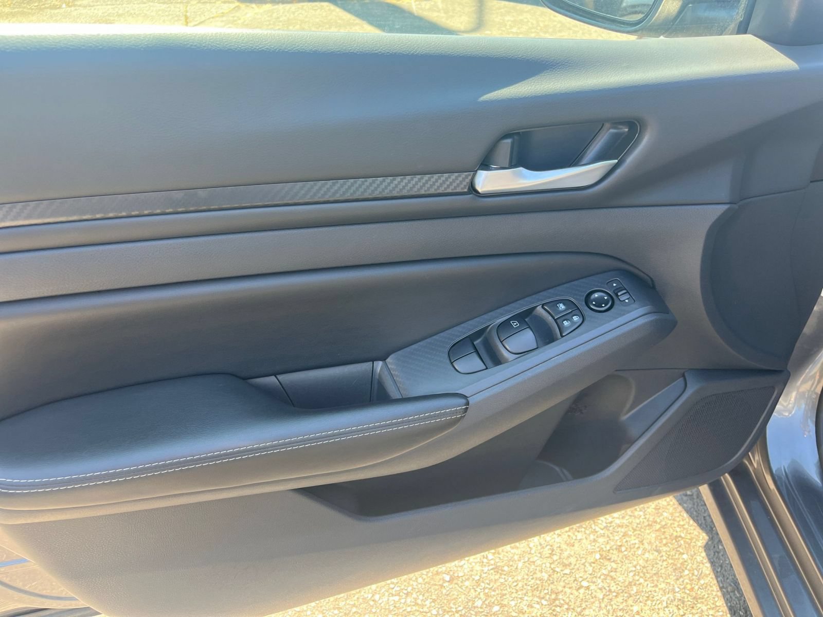 Used 2025 Nissan Altima 2.5 SV FWD image 15