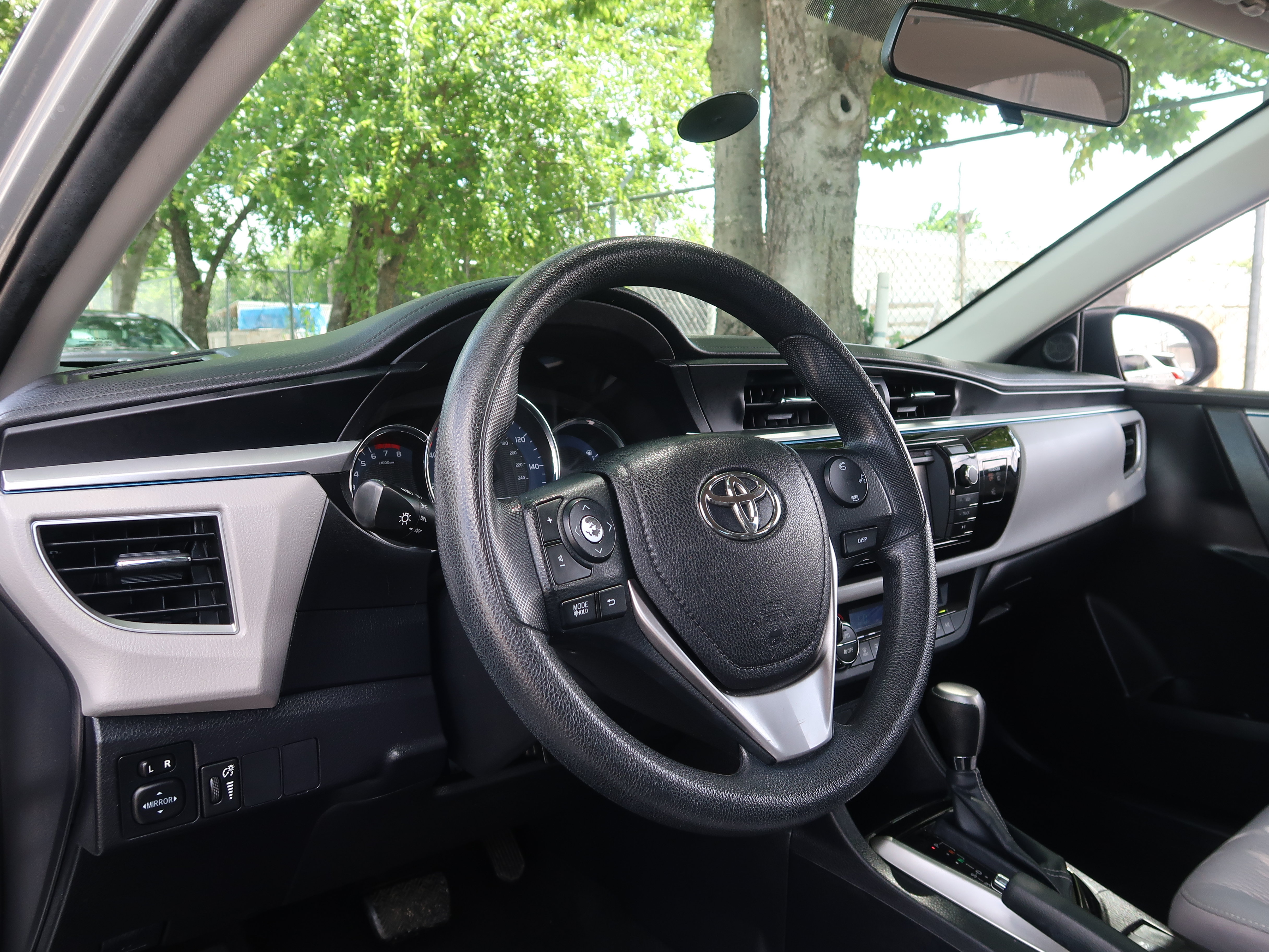 Used 2014 Toyota Corolla LE FWD image 24
