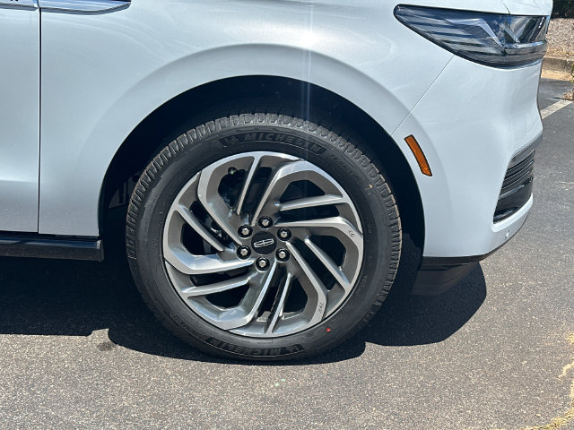 New 2026 Lincoln Navigator Reserve AWD/4WD image 13