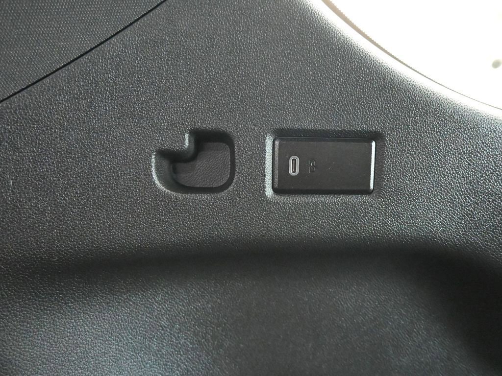 Used 2021 Chevrolet Suburban High Country image 51