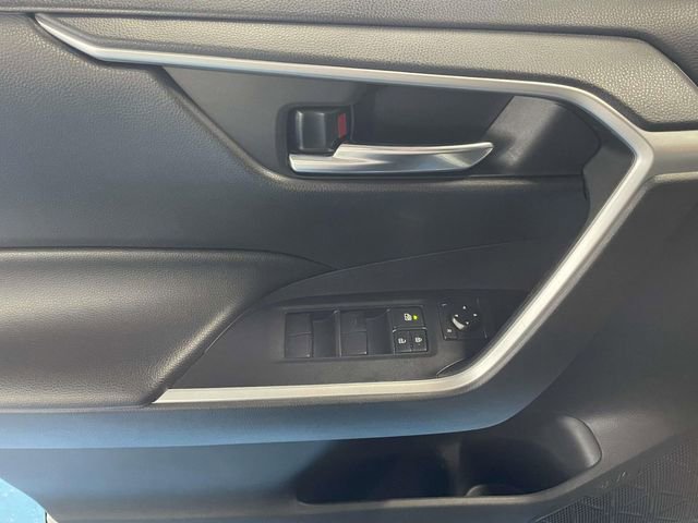 Used 2019 Toyota RAV4 XLE w/ Convenience Package FWD image 18