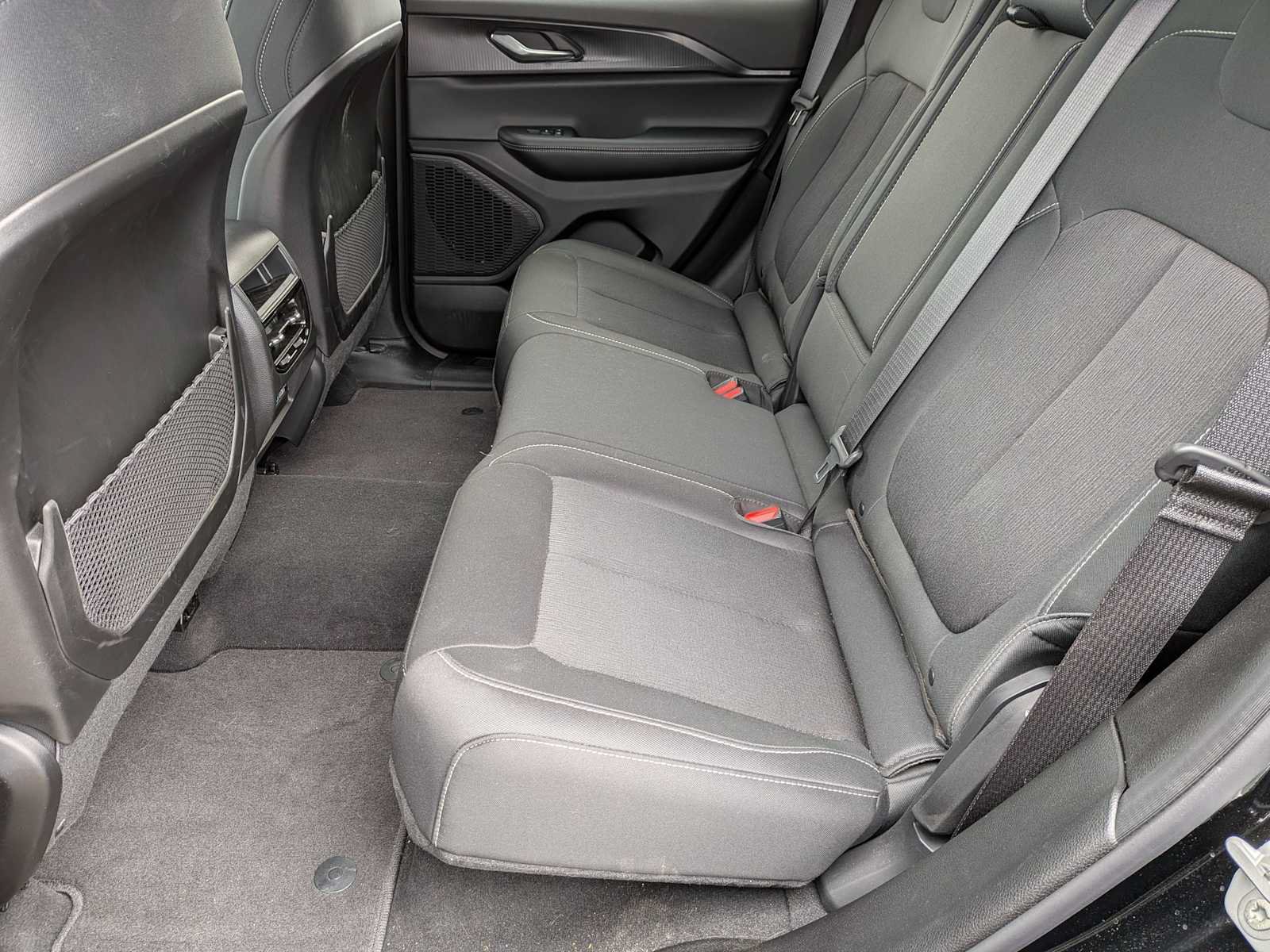 Used 2025 Jeep Grand Cherokee Laredo X w/ Luxury Tech Group I AWD/4WD image 18