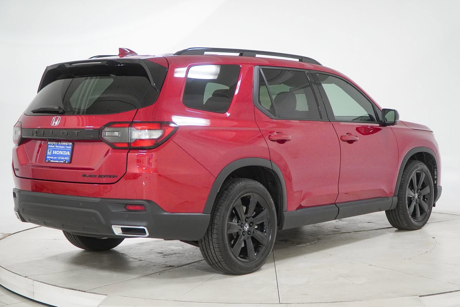 Certified 2025 Honda Pilot Black Edition image 14