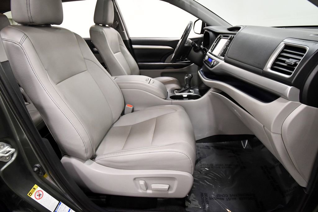 Used 2019 Toyota Highlander XLE w/ Protection Package #3 AWD/4WD image 19