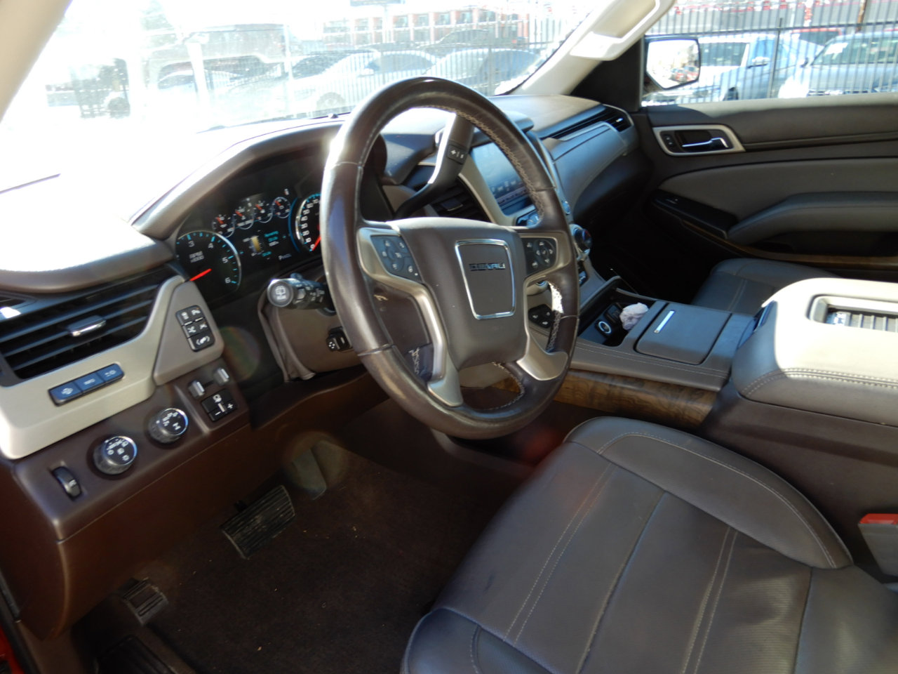 Used 2018 GMC Yukon Denali image 12