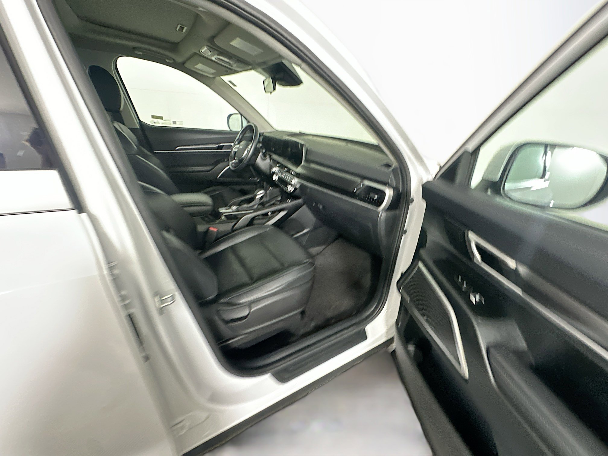 Used 2025 Kia Telluride S FWD image 34