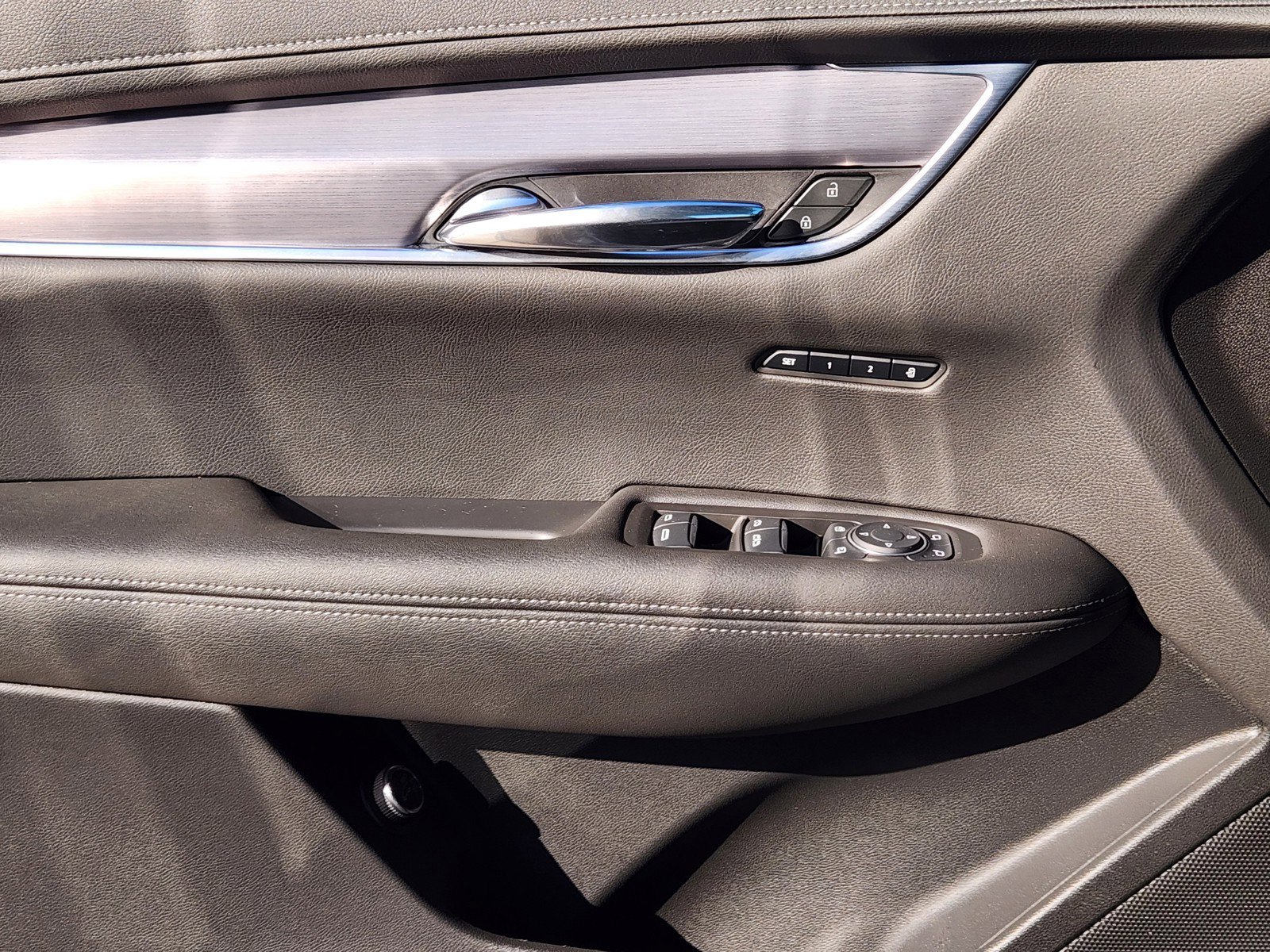 Certified 2024 Cadillac XT6 Luxury w/ LPO, Floor Liner Package image 21