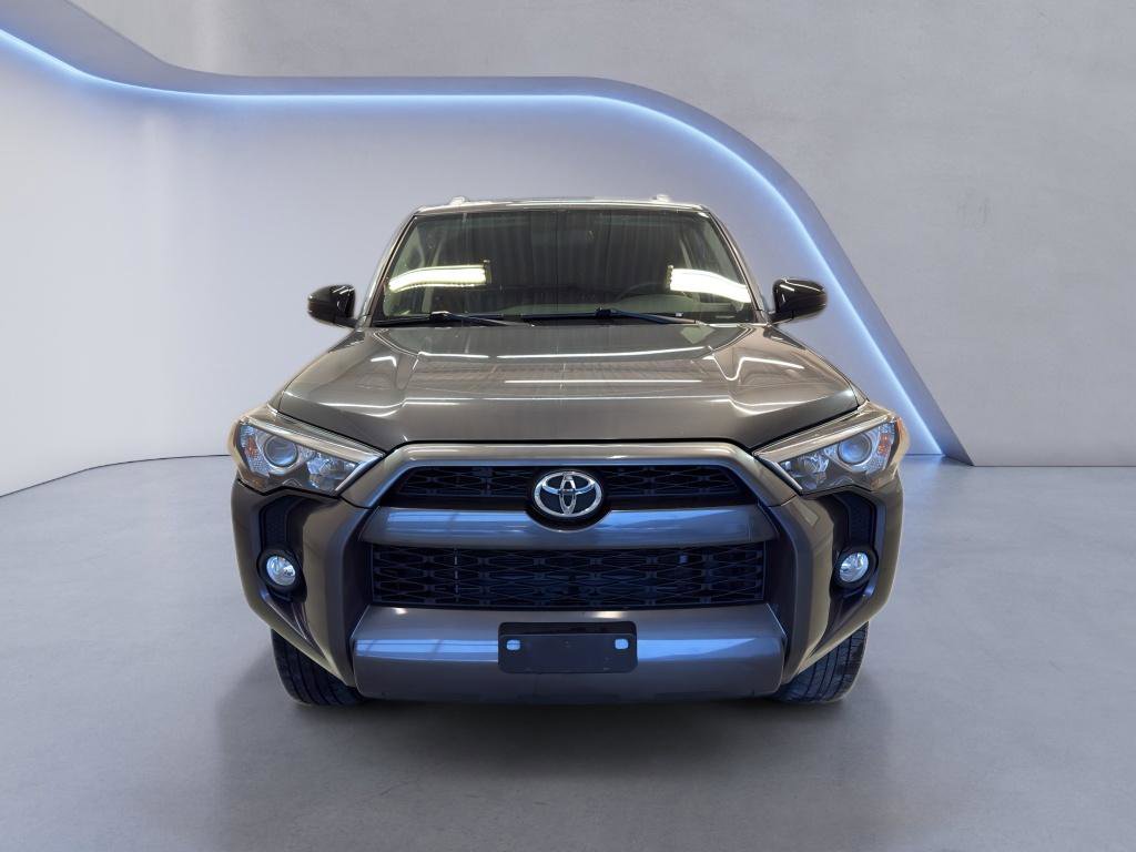 Used 2016 Toyota 4Runner SR5 AWD/4WD image 2