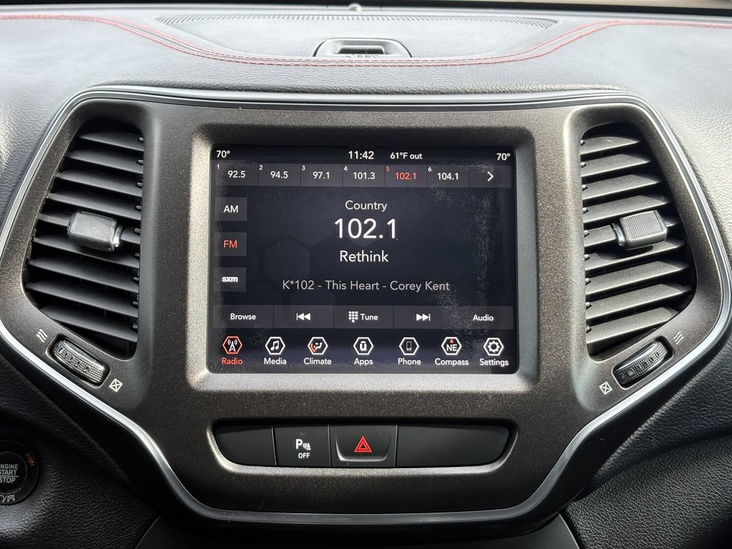 Used 2019 Jeep Cherokee Trailhawk AWD/4WD image 19