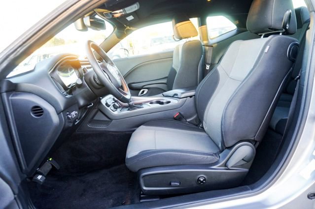 Used 2016 Dodge Challenger SXT image 13