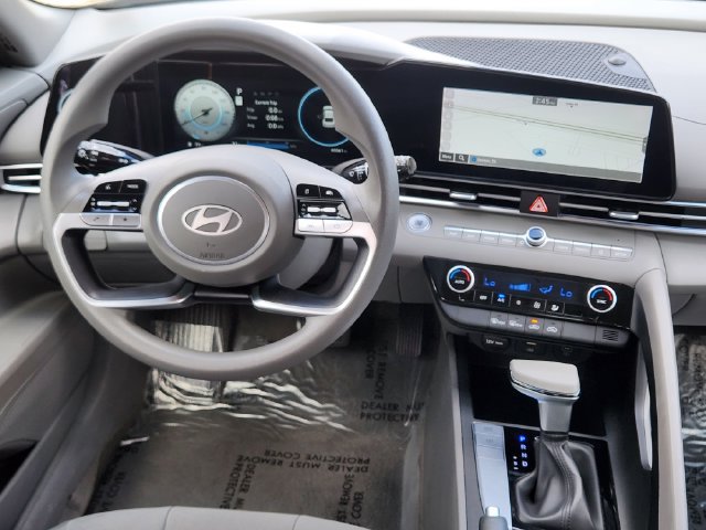 Used 2024 Hyundai Elantra SEL FWD image 27