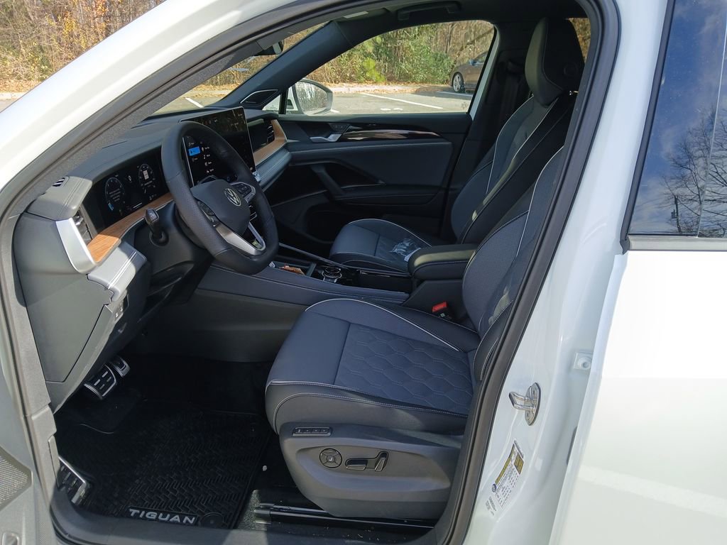 New 2026 Volkswagen Tiguan SEL R-Line image 9