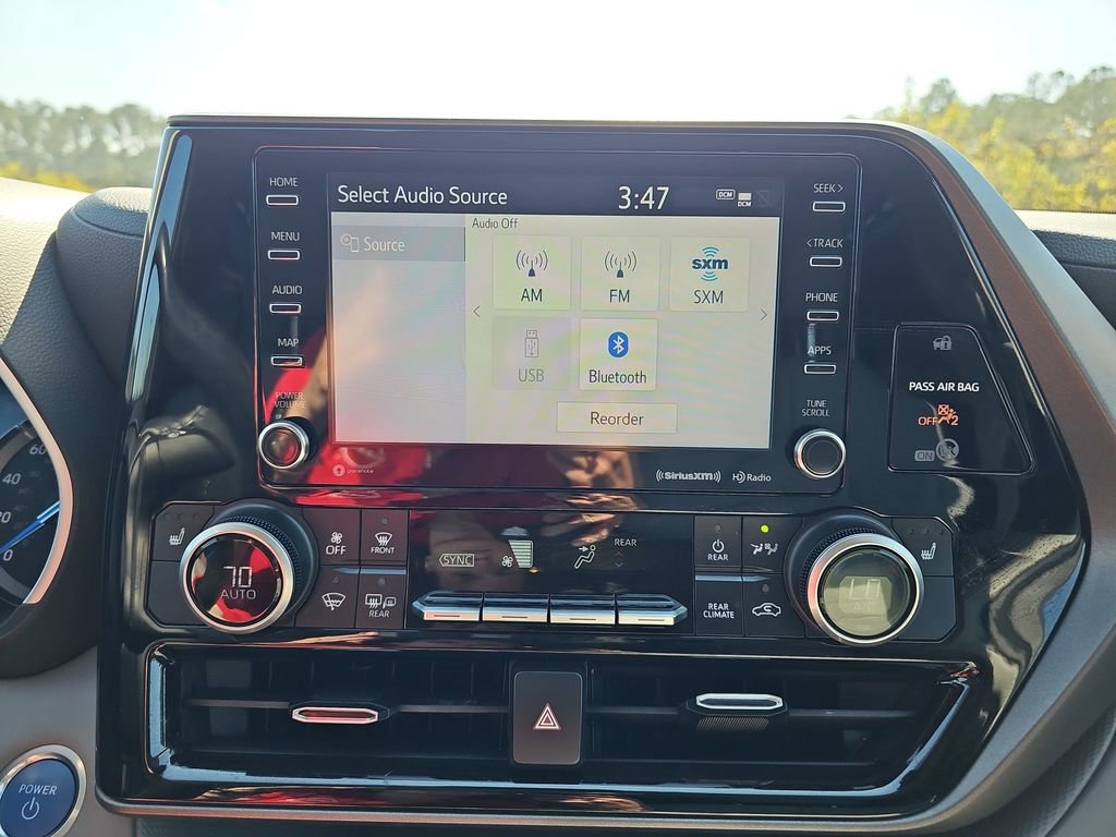 Used 2020 Toyota Highlander XLE image 26