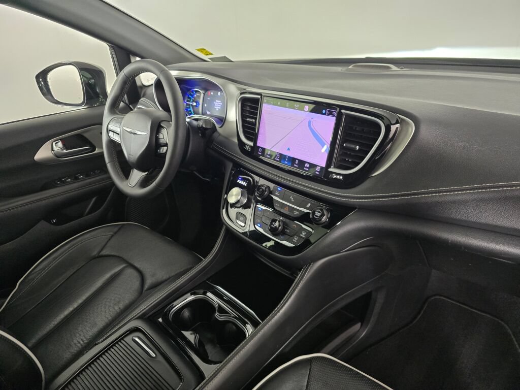 Used 2023 Chrysler Pacifica Limited w/ Uconnect Theater Family Group FWD image 44