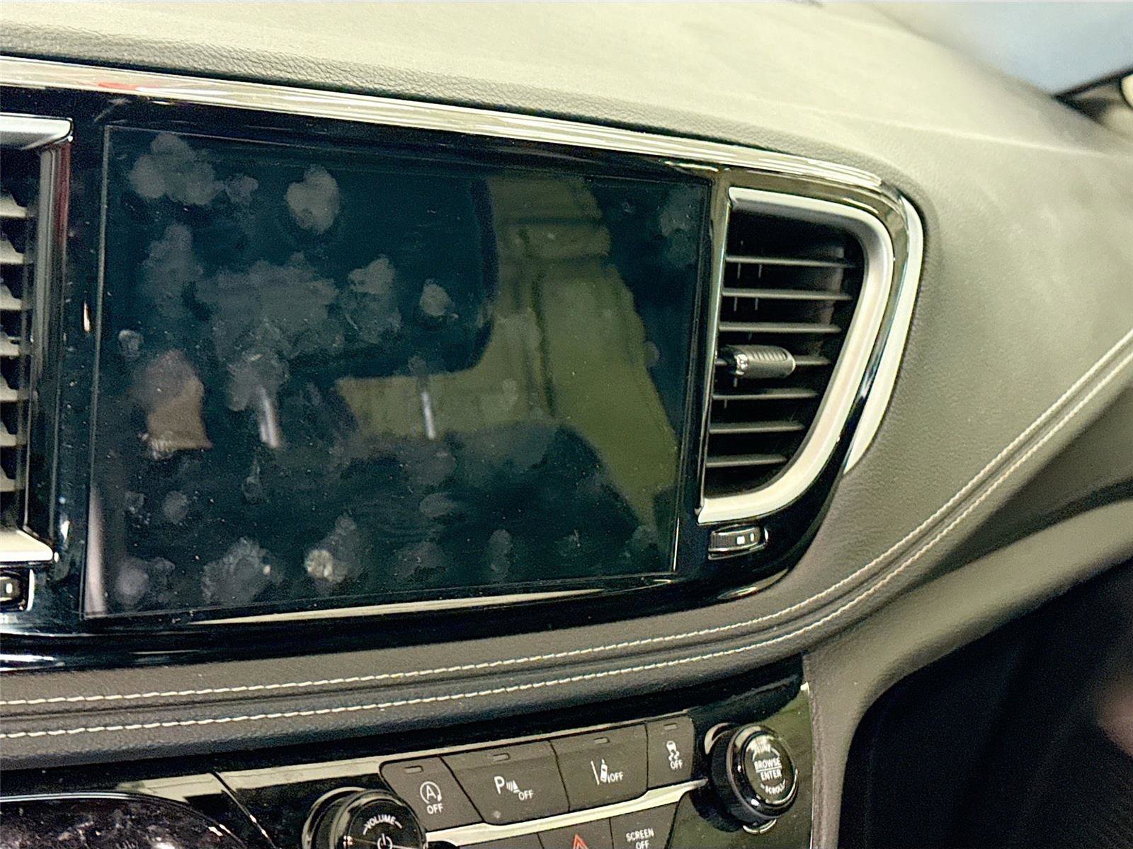 Used 2025 Chrysler Pacifica Limited FWD image 4