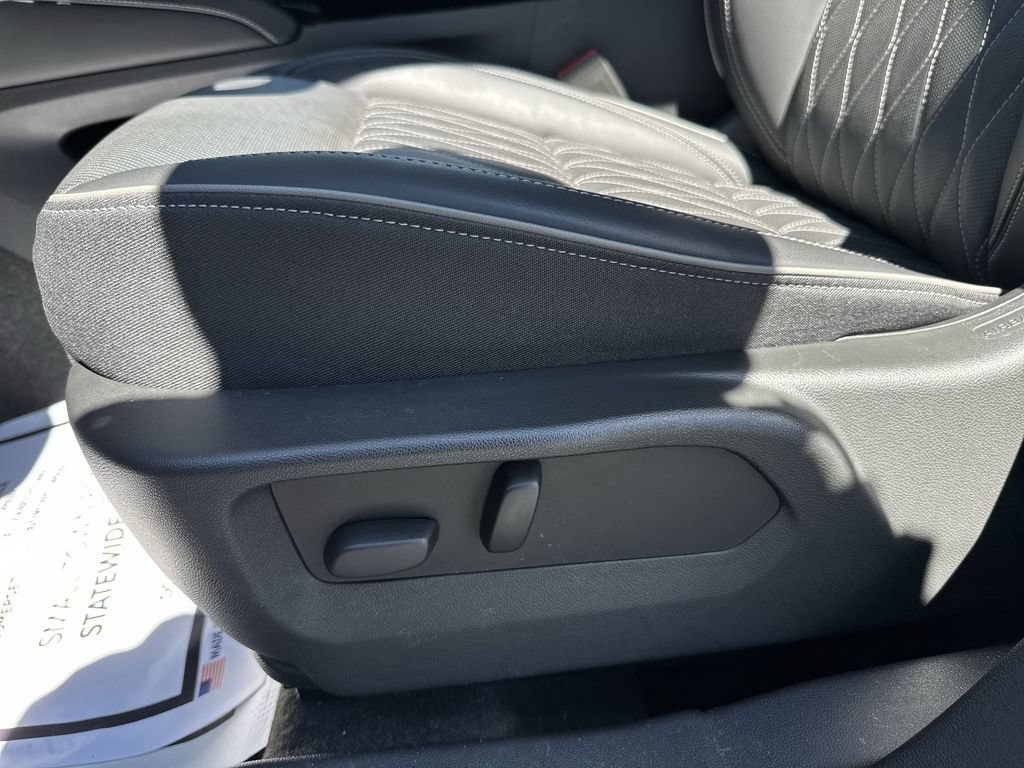 Used 2023 Buick Envision Avenir AWD/4WD image 12