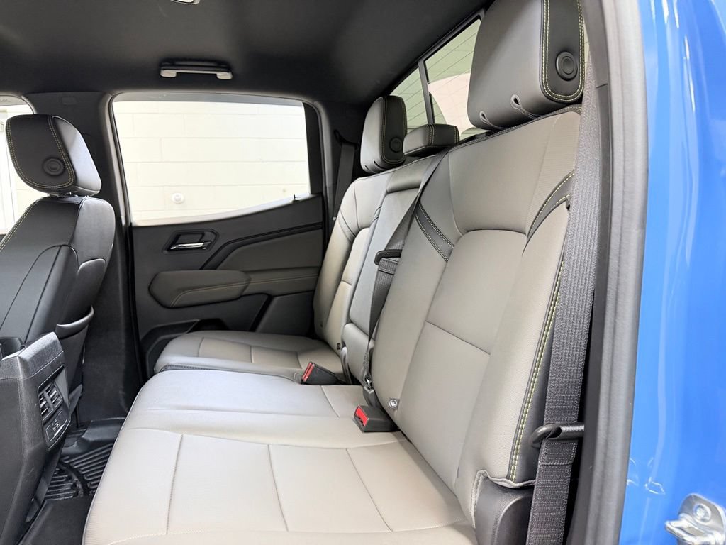 Used 2025 Chevrolet Colorado ZR2 w/ Technology Package AWD/4WD image 23