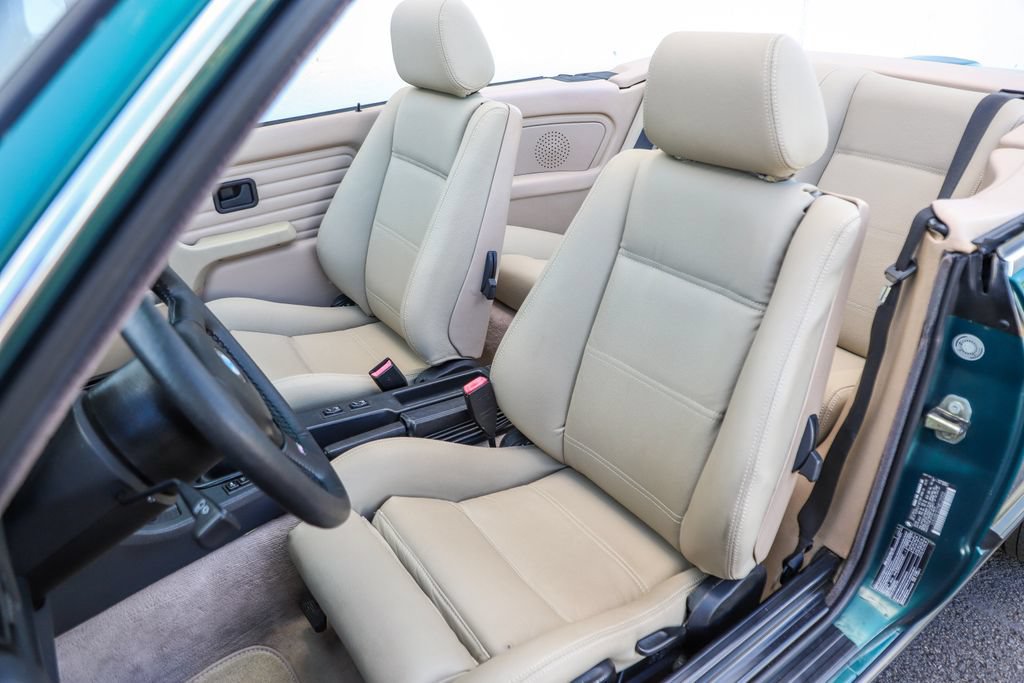Used 1992 BMW 325i Convertible RWD image 8