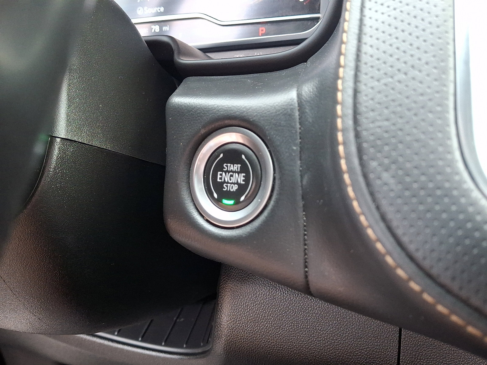 Used 2022 GMC Yukon XL AT4 image 26