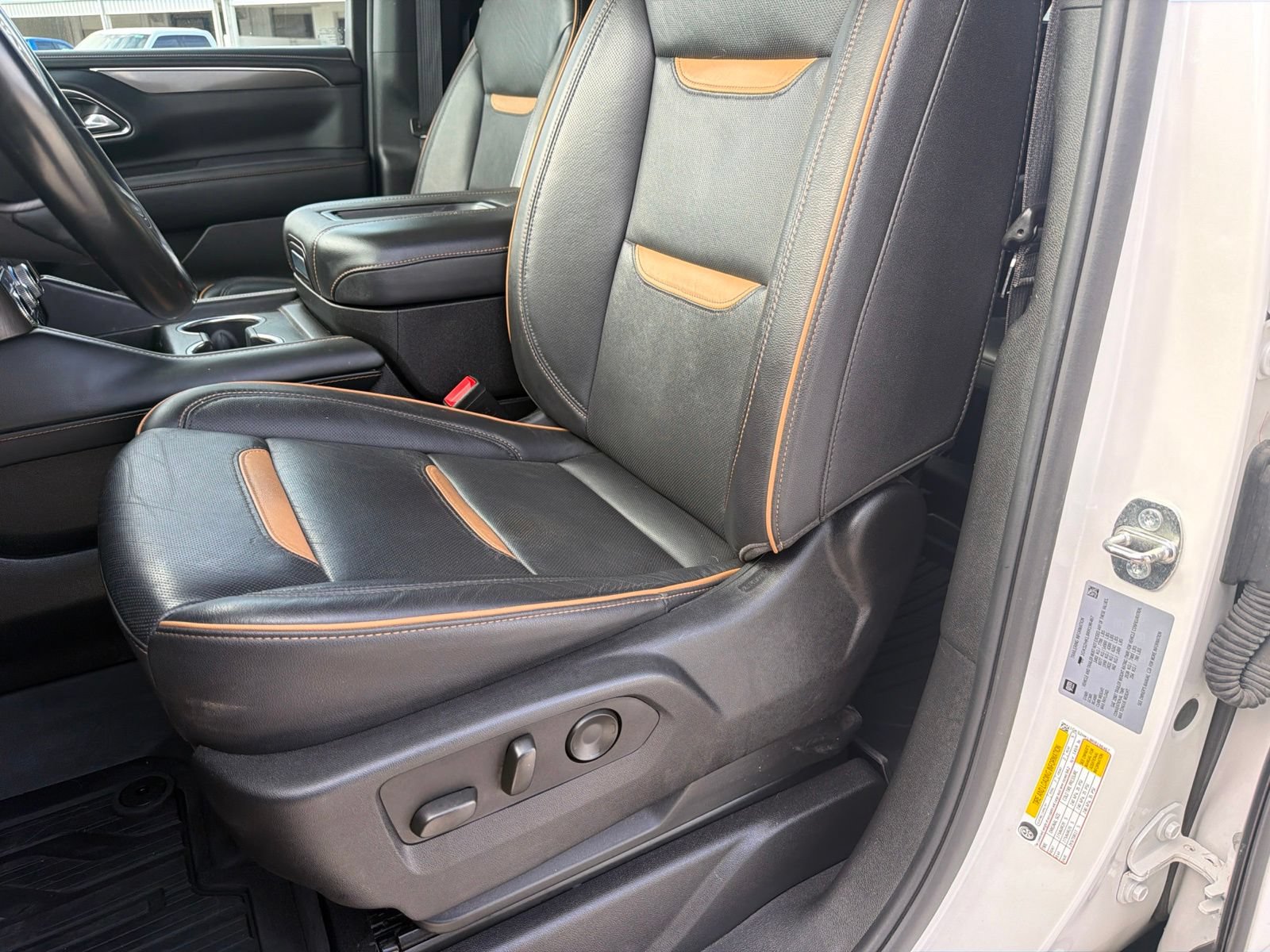 Used 2024 GMC Yukon XL AT4 w/ Technology Package AWD/4WD image 21