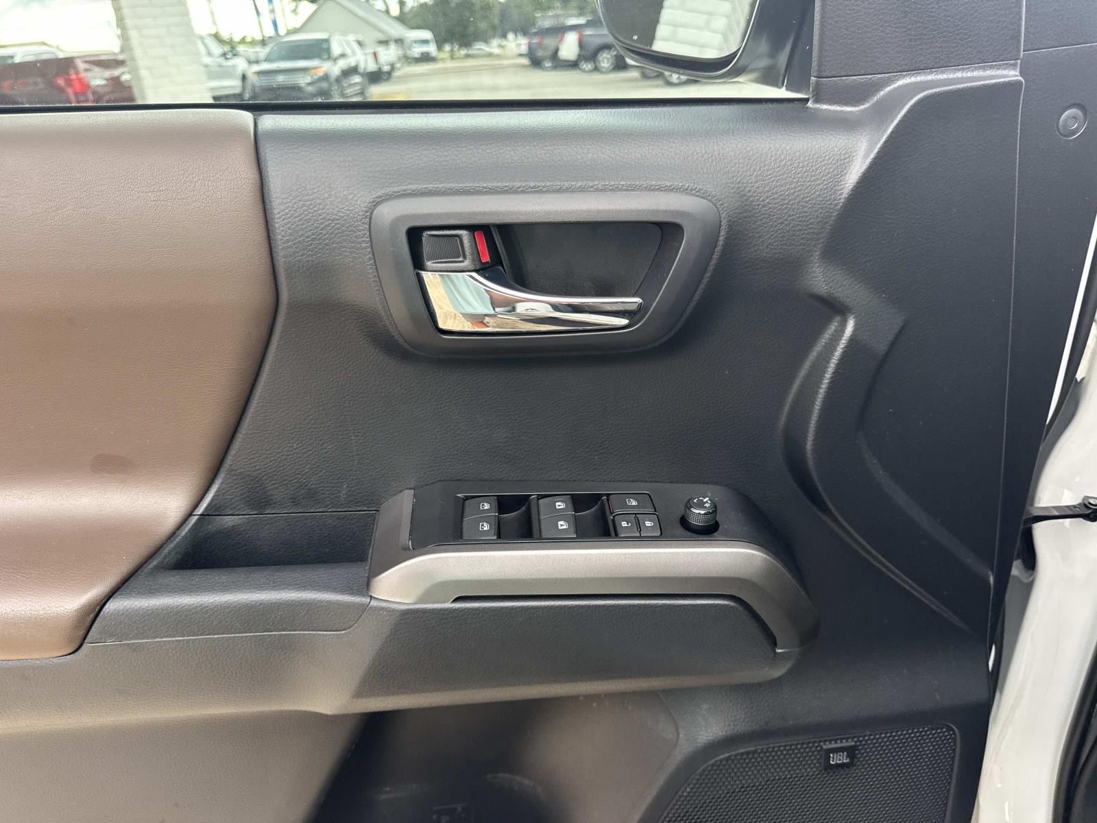 Used 2022 Toyota Tacoma Limited AWD/4WD image 19