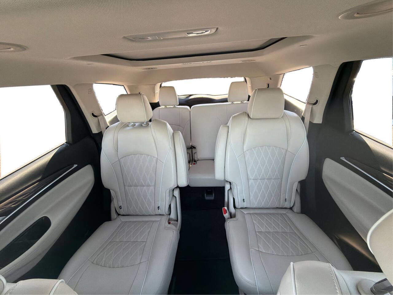 Used 2022 Buick Enclave Avenir AWD/4WD image 13