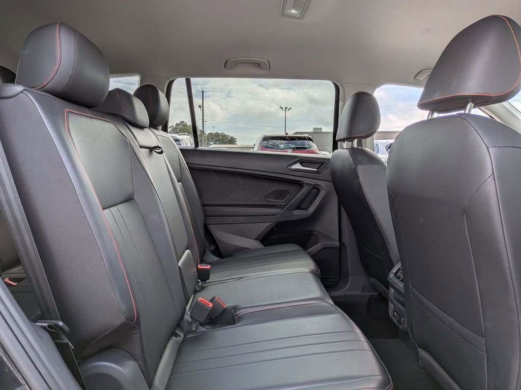 Used 2024 Volkswagen Tiguan Wolfsburg Edition image 30