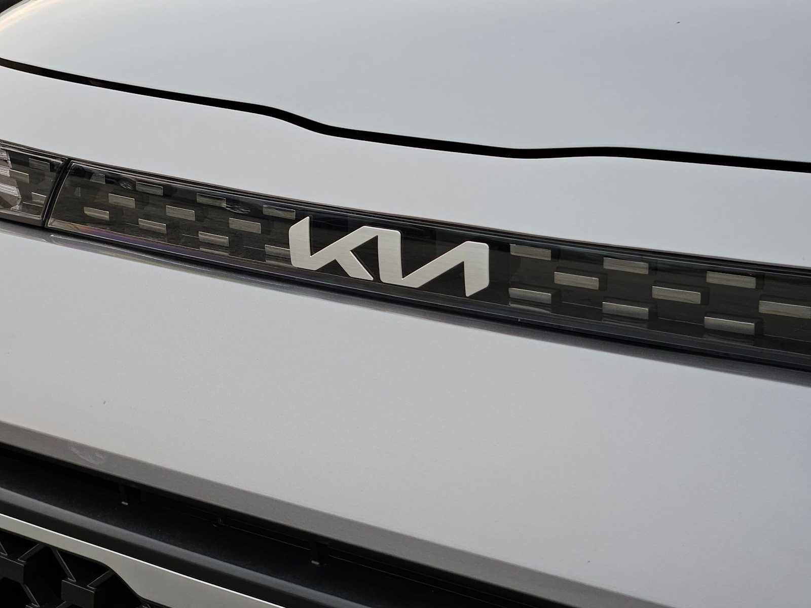 Certified 2025 Kia Soul LX FWD image 12