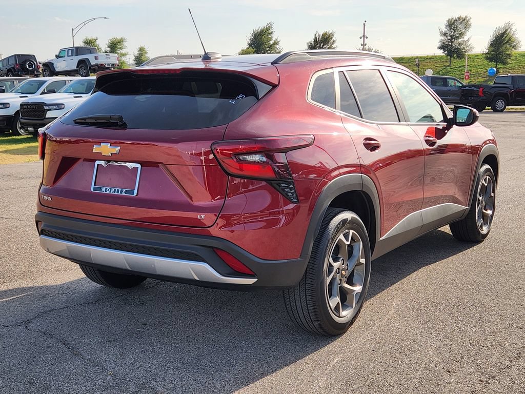 Certified 2025 Chevrolet Trax LT w/ LT Convenience Package FWD image 4