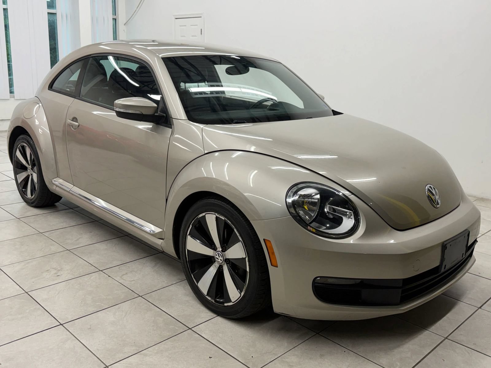 Used 2012 Volkswagen Beetle 2.5 FWD image 1