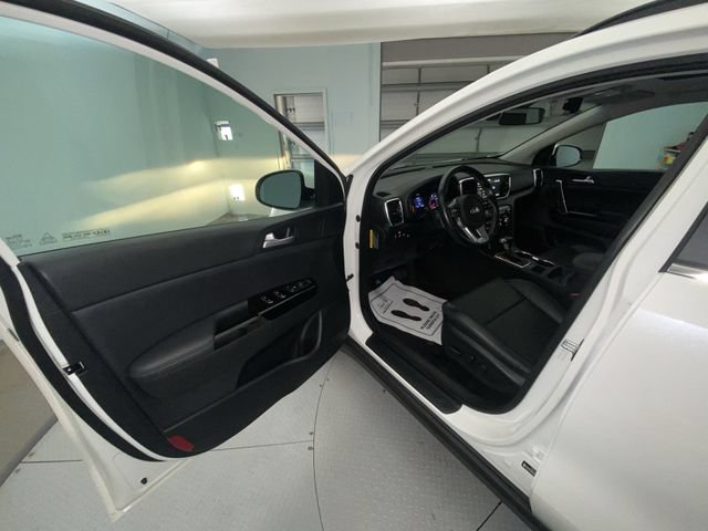 Used 2022 Kia Sportage EX FWD image 11