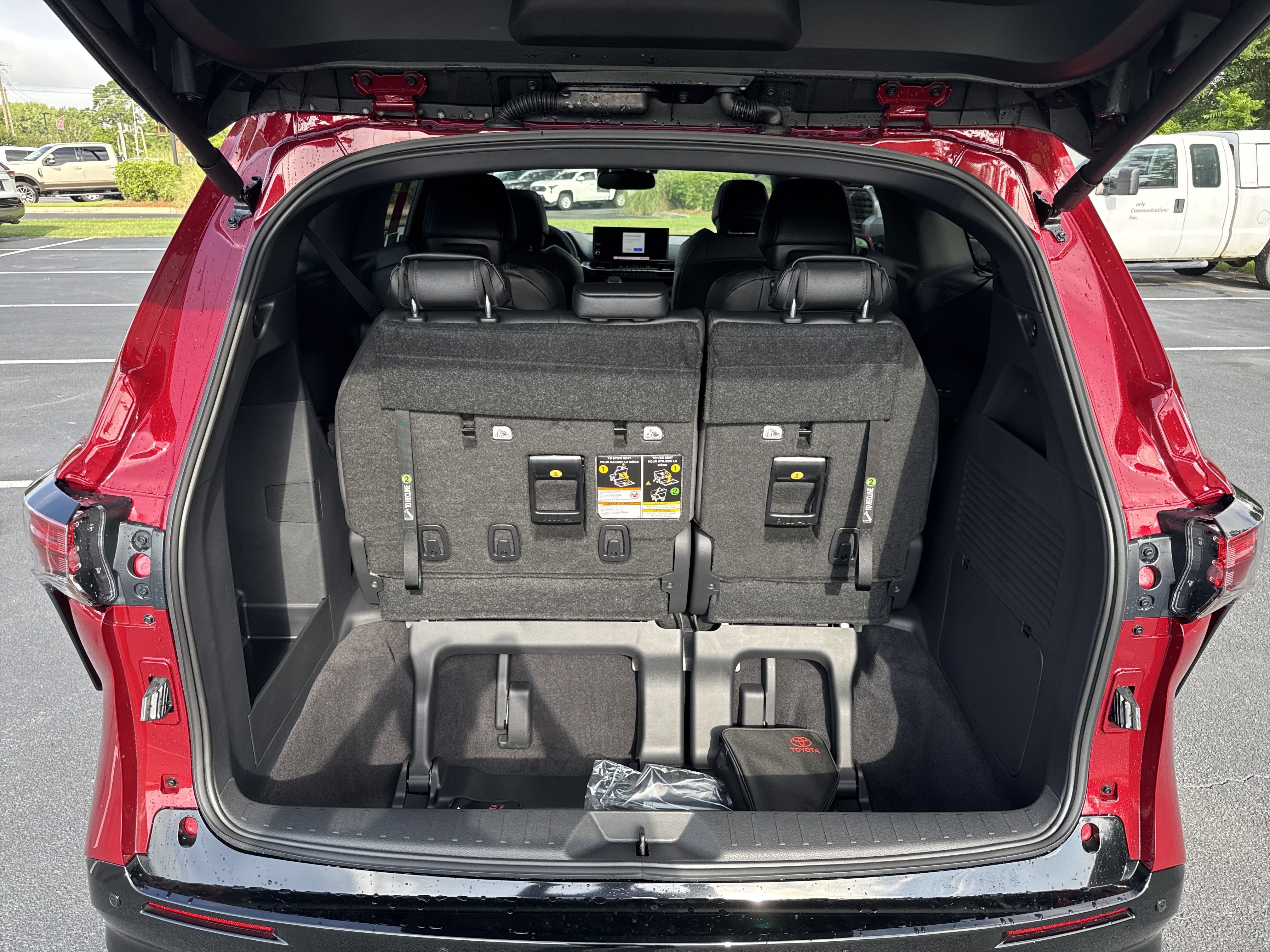 New 2025 Toyota Sienna Platinum FWD image 42