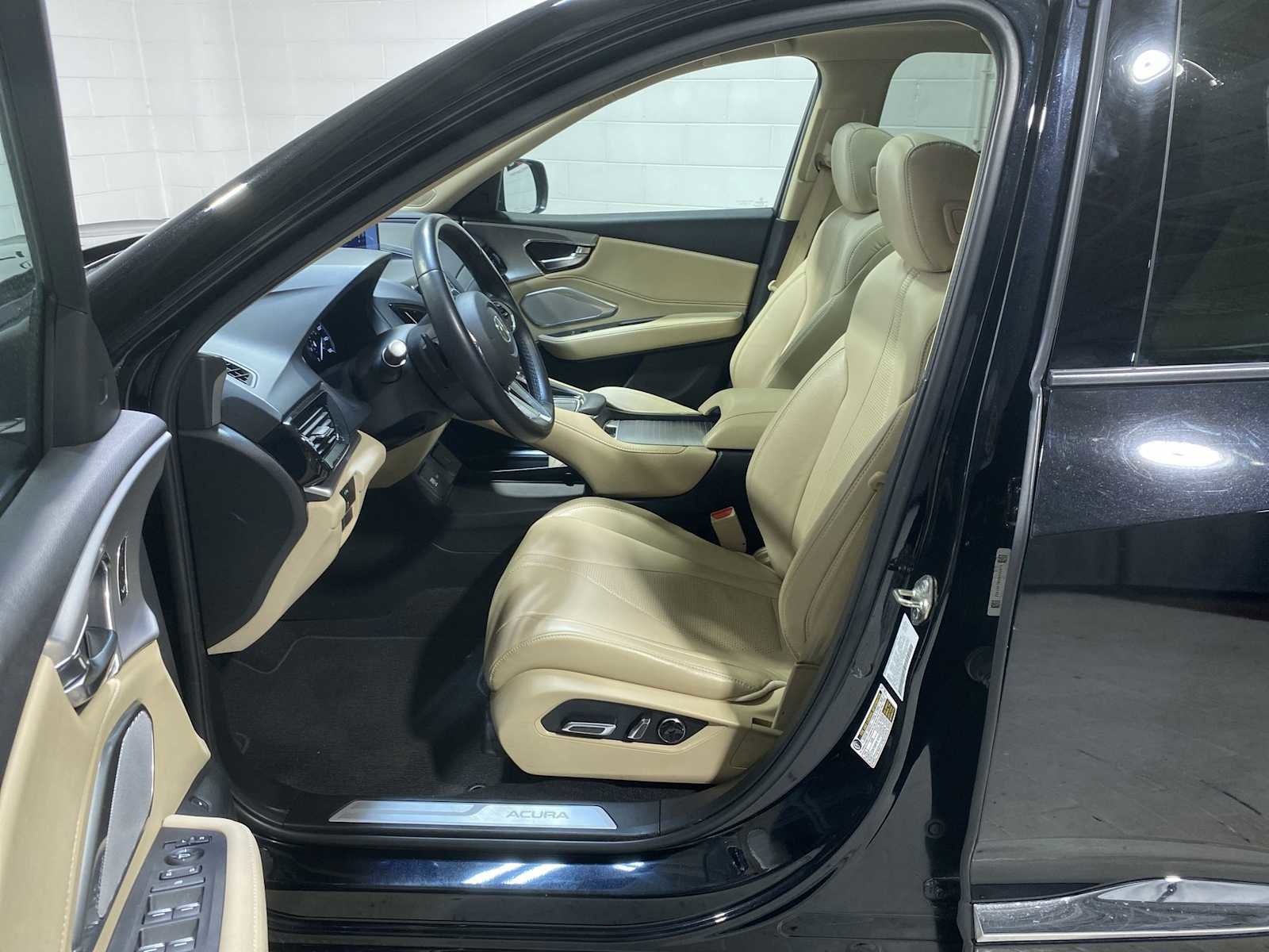 Used 2019 Acura RDX AWD w/ Technology Package image 2