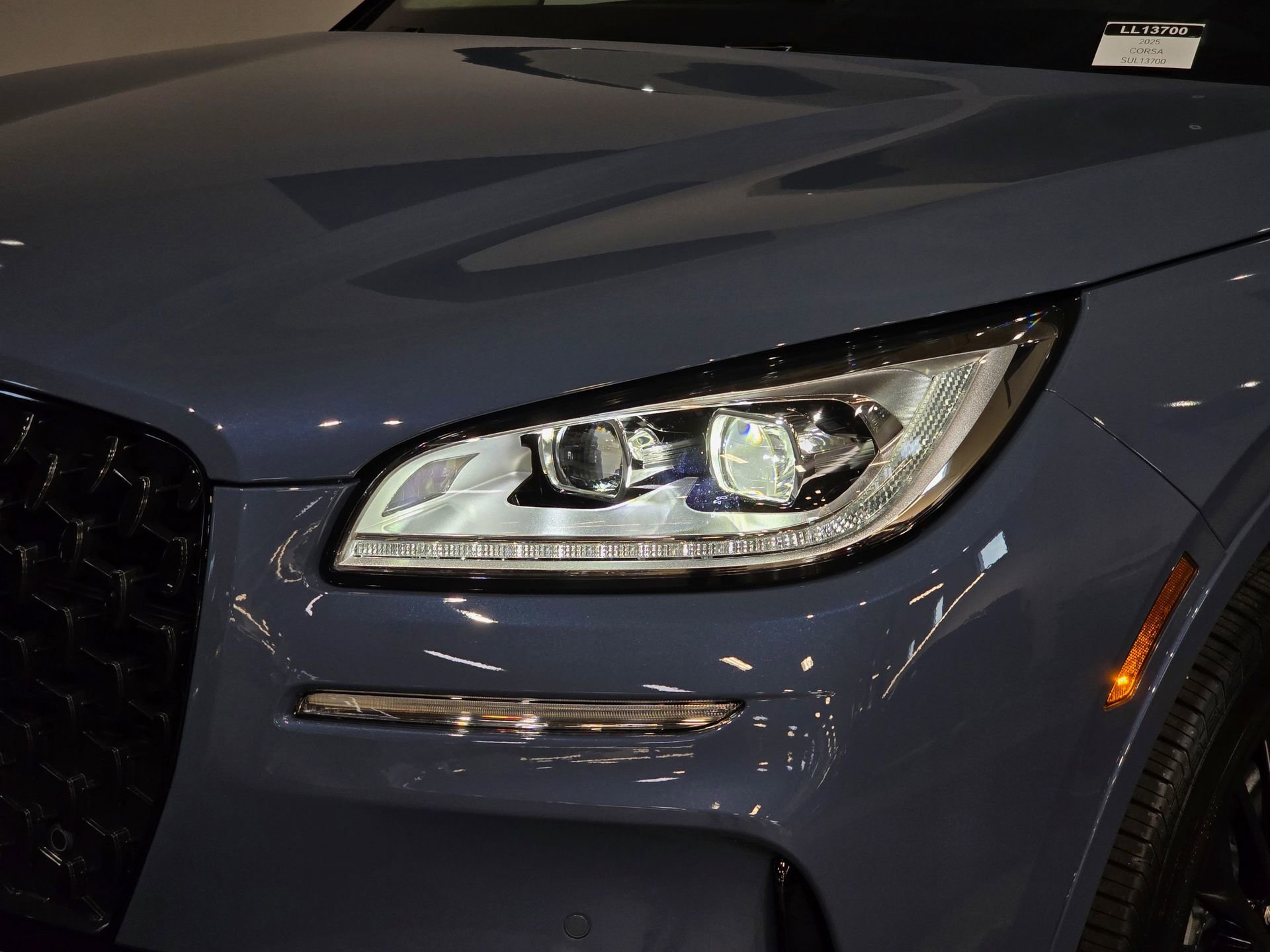 New 2025 Lincoln Corsair Reserve w/ Equipment Group 202A image 9