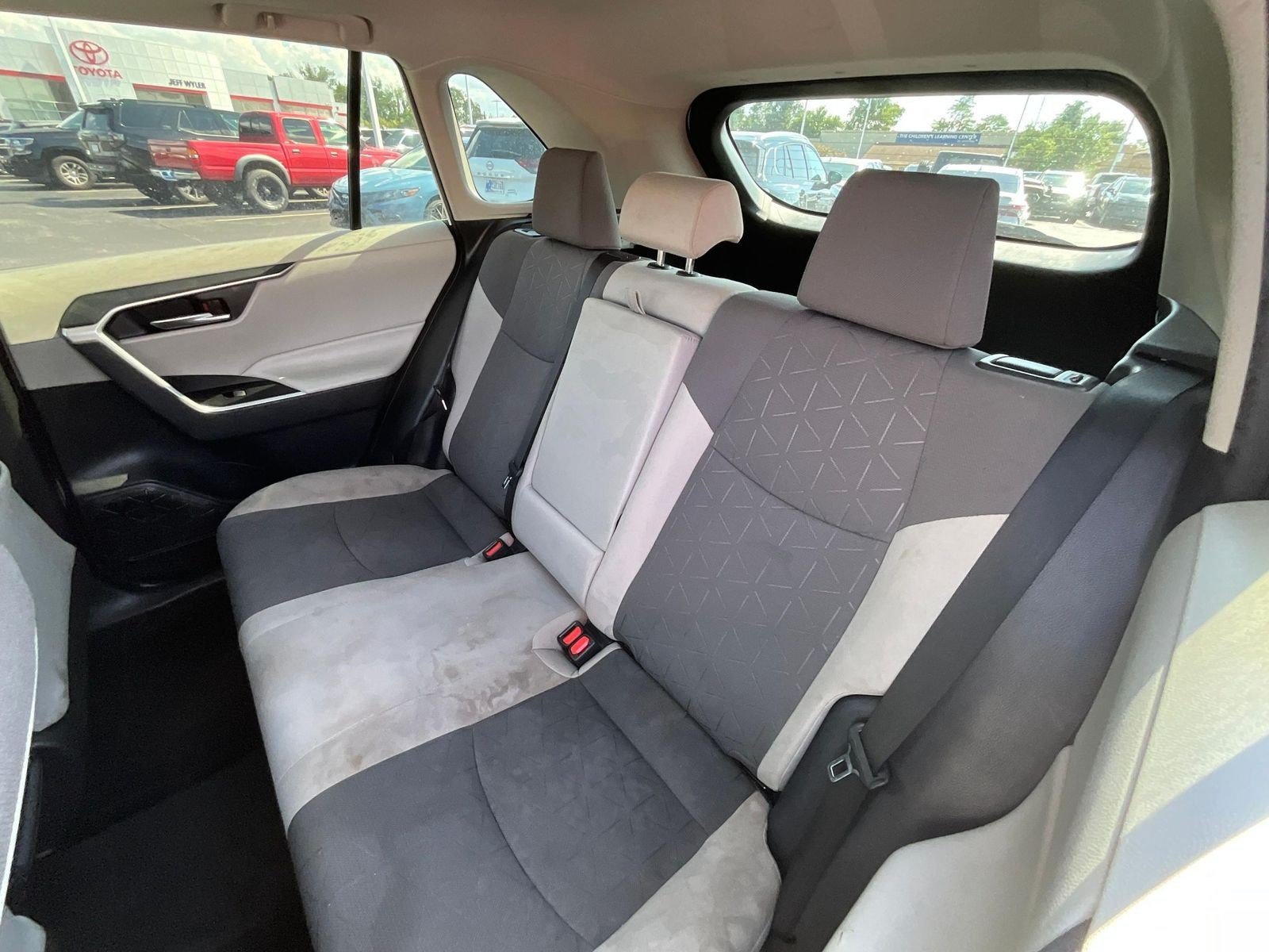 Used 2019 Toyota RAV4 XLE FWD image 20