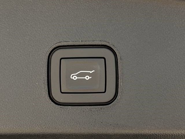 New 2026 Cadillac Lyriq V w/ Exterior Carbon Fiber Package AWD/4WD image 25
