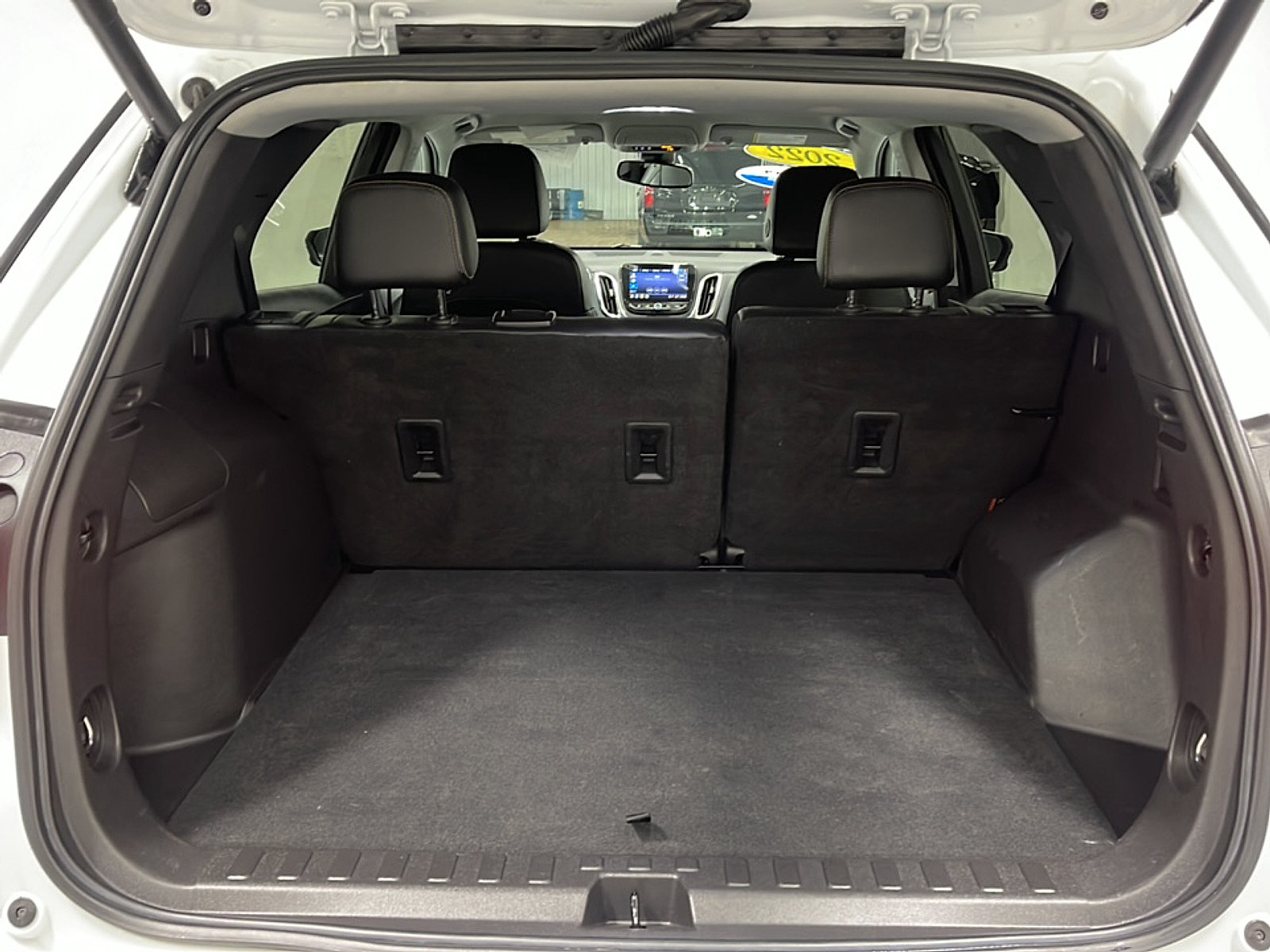 Used 2022 Chevrolet Equinox Premier AWD/4WD image 17