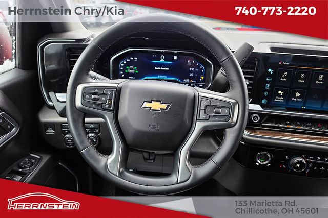 Used 2023 Chevrolet Silverado 1500 LT AWD/4WD image 7